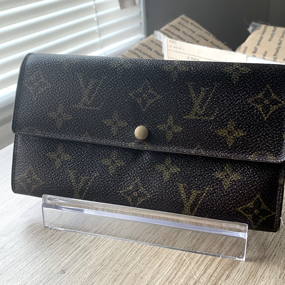 Louis Vuitton Monogram Sarah Leather Wallet